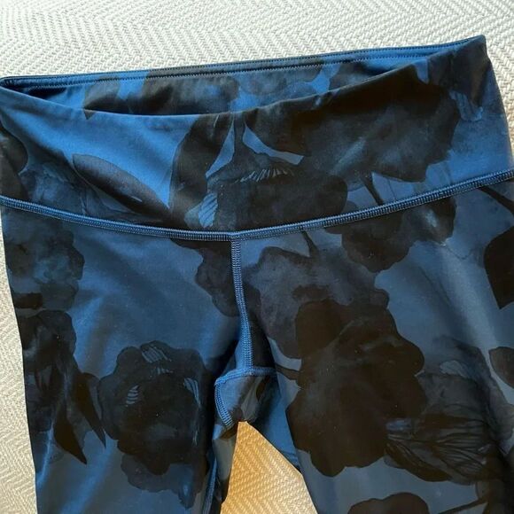 Lululemon Wunder Under Crop - Picture 8 of 8